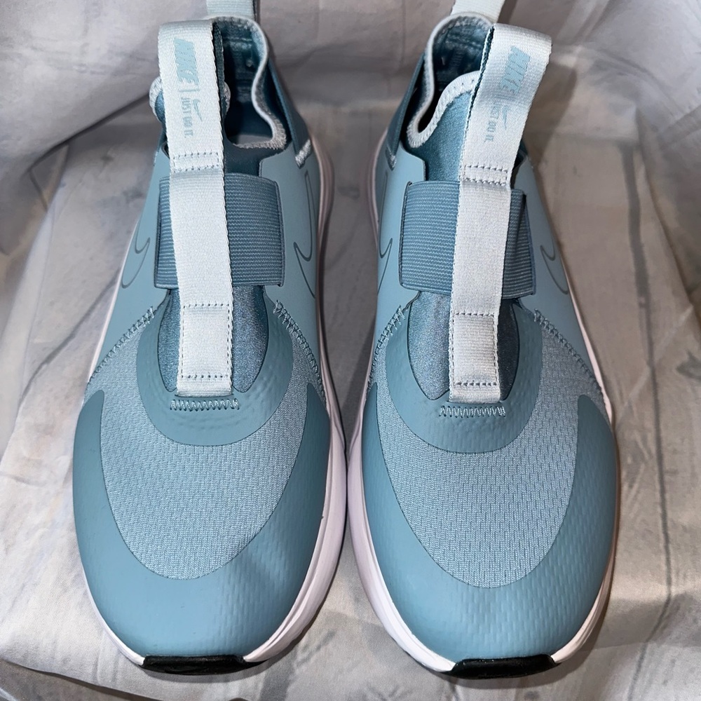 Nike sneakers 6.5Y & 7Y - Picture 2 of 4